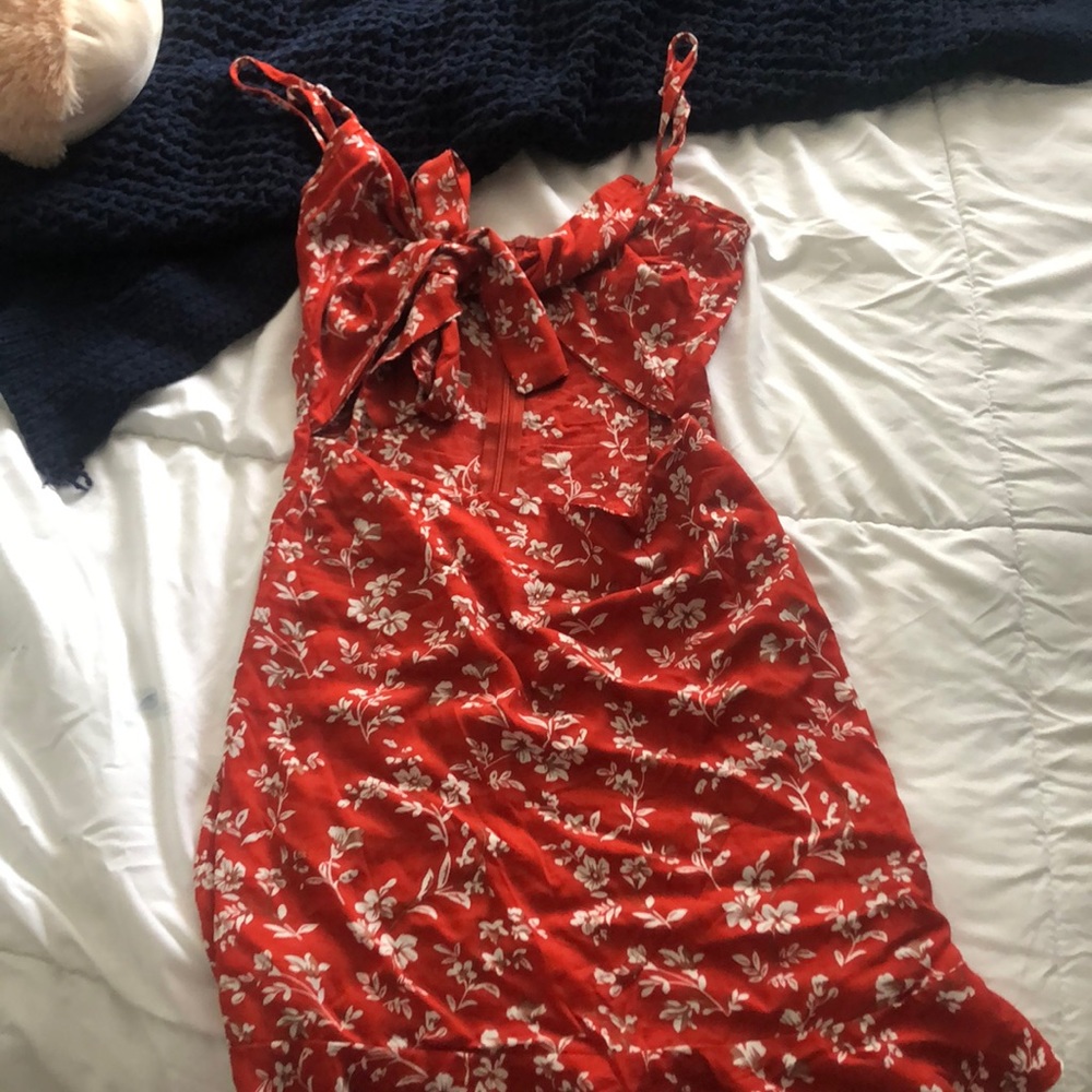 Cute red dress. Very flattering ❤️